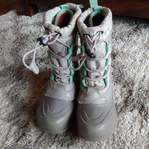 Girls size 1 North Face snow boot